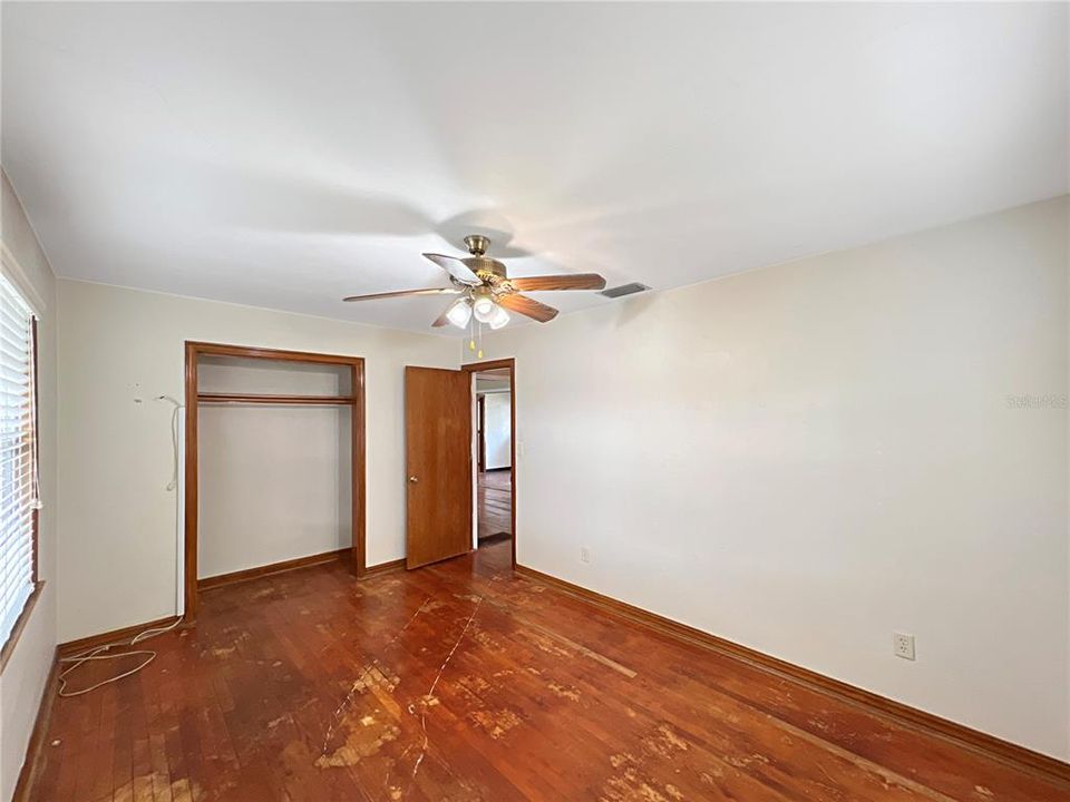 На продажу: $249,900 (2 спален, 1 ванн, 1175 Квадратных фут)