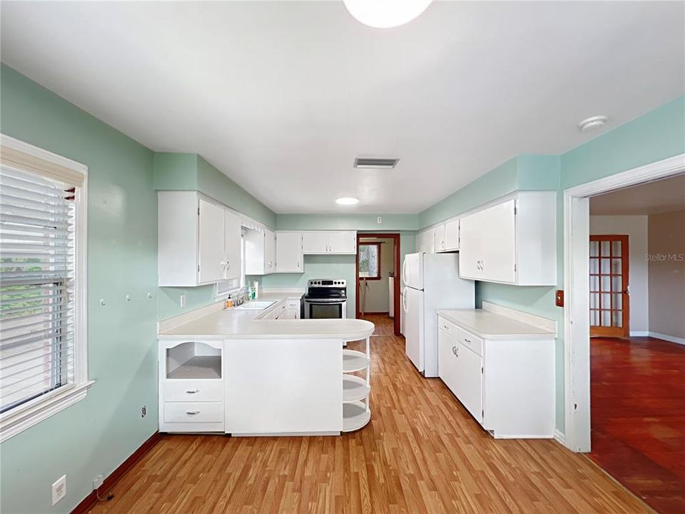 На продажу: $249,900 (2 спален, 1 ванн, 1175 Квадратных фут)