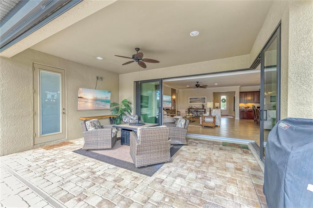 En Venta: $875,000 (3 camas, 3 baños, 2516 Pies cuadrados)