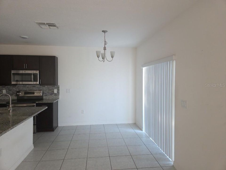 出租: $1,750 (3 贝兹, 2 浴室, 1326 平方英尺)