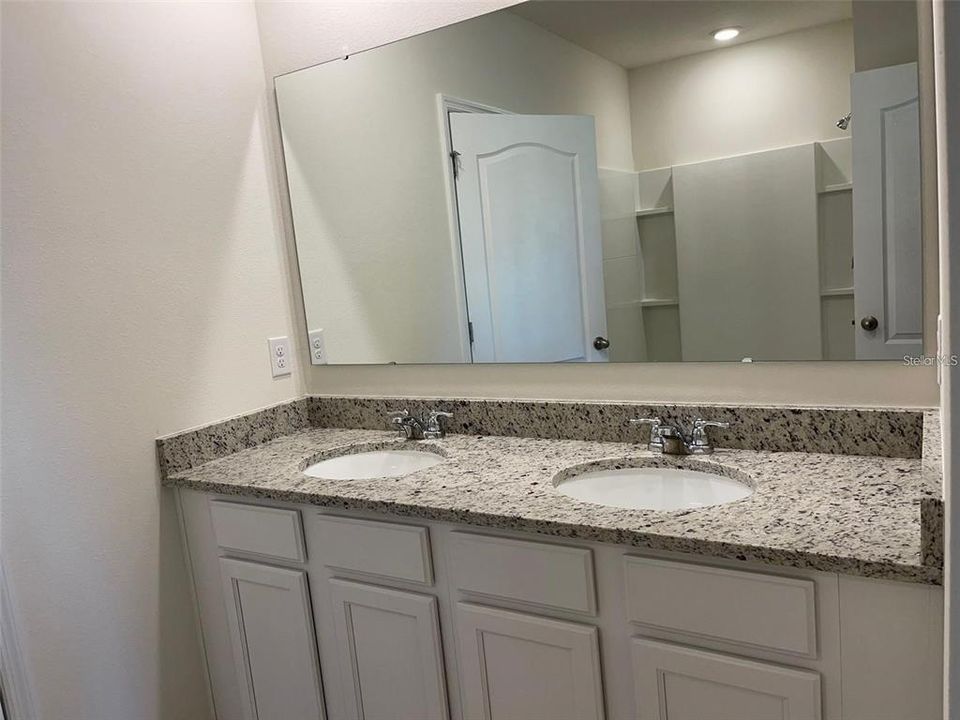 For Rent: $2,300 (2 beds, 2 baths, 1601 Square Feet)