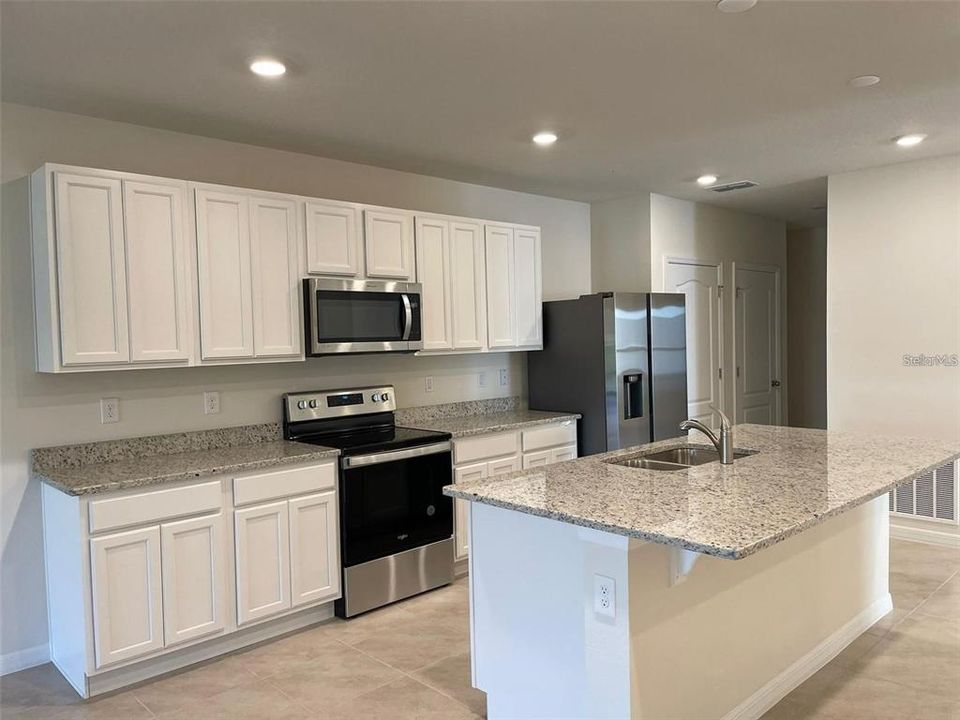 For Rent: $2,300 (2 beds, 2 baths, 1601 Square Feet)