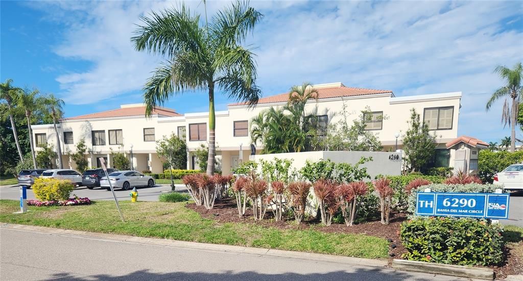 For Rent: $2,800 (3 beds, 2 baths, 1390 Square Feet)