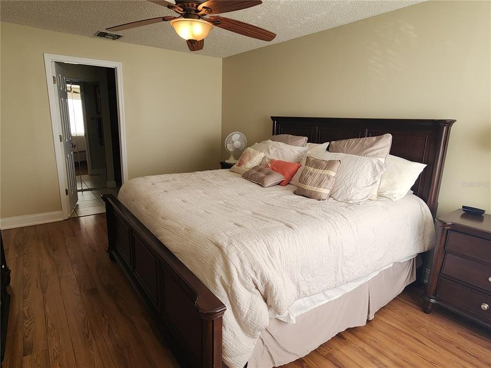 For Rent: $2,800 (3 beds, 2 baths, 1390 Square Feet)