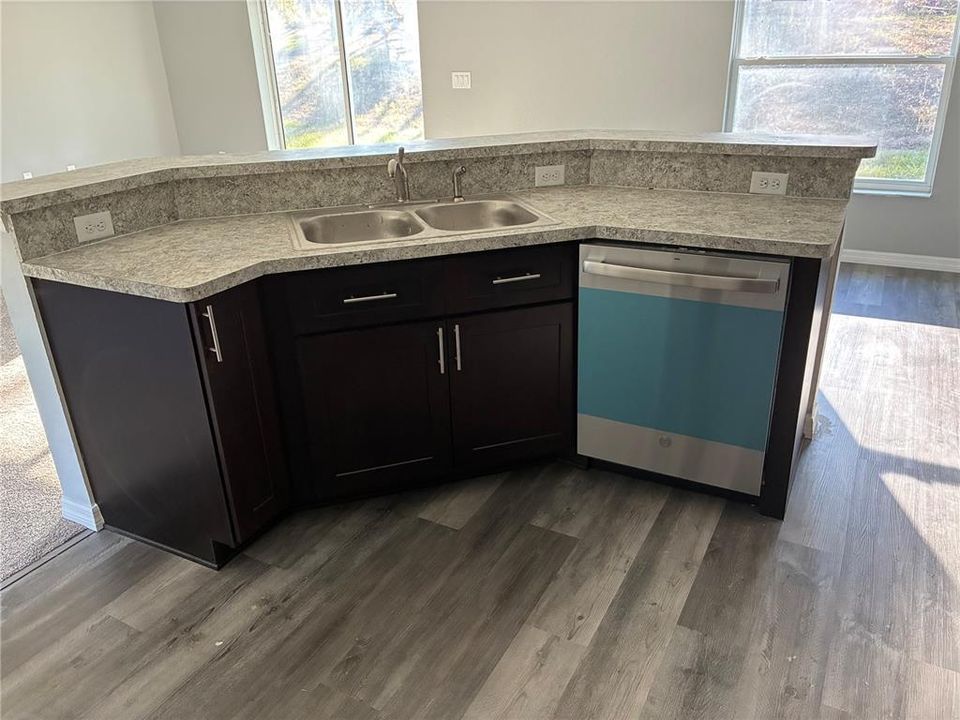 For Sale: $259,900 (3 beds, 2 baths, 1413 Square Feet)