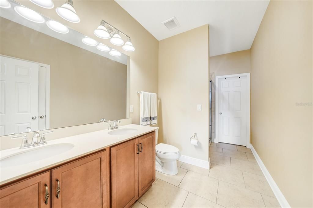 For Sale: $249,000 (2 beds, 2 baths, 1311 Square Feet)