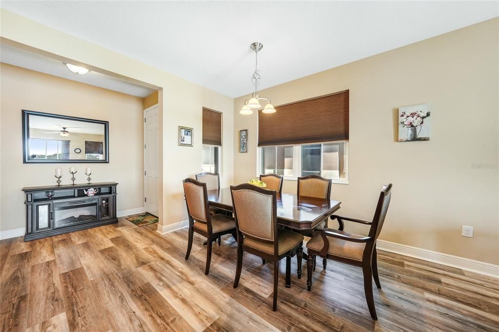 For Sale: $249,000 (2 beds, 2 baths, 1311 Square Feet)