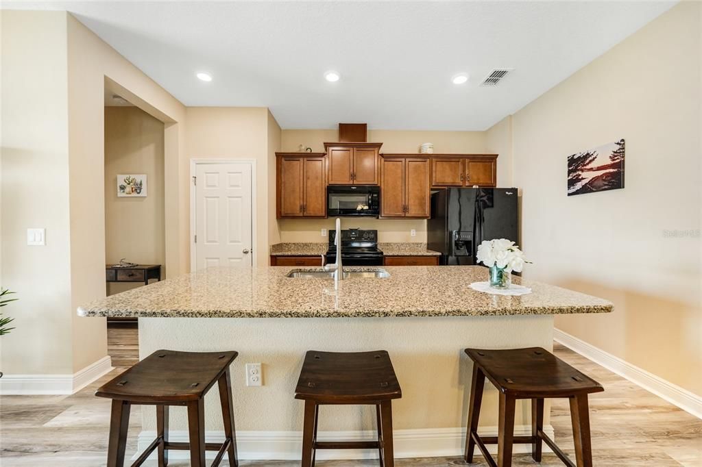 For Sale: $249,000 (2 beds, 2 baths, 1311 Square Feet)