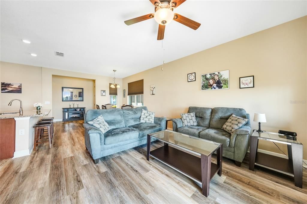 For Sale: $249,000 (2 beds, 2 baths, 1311 Square Feet)