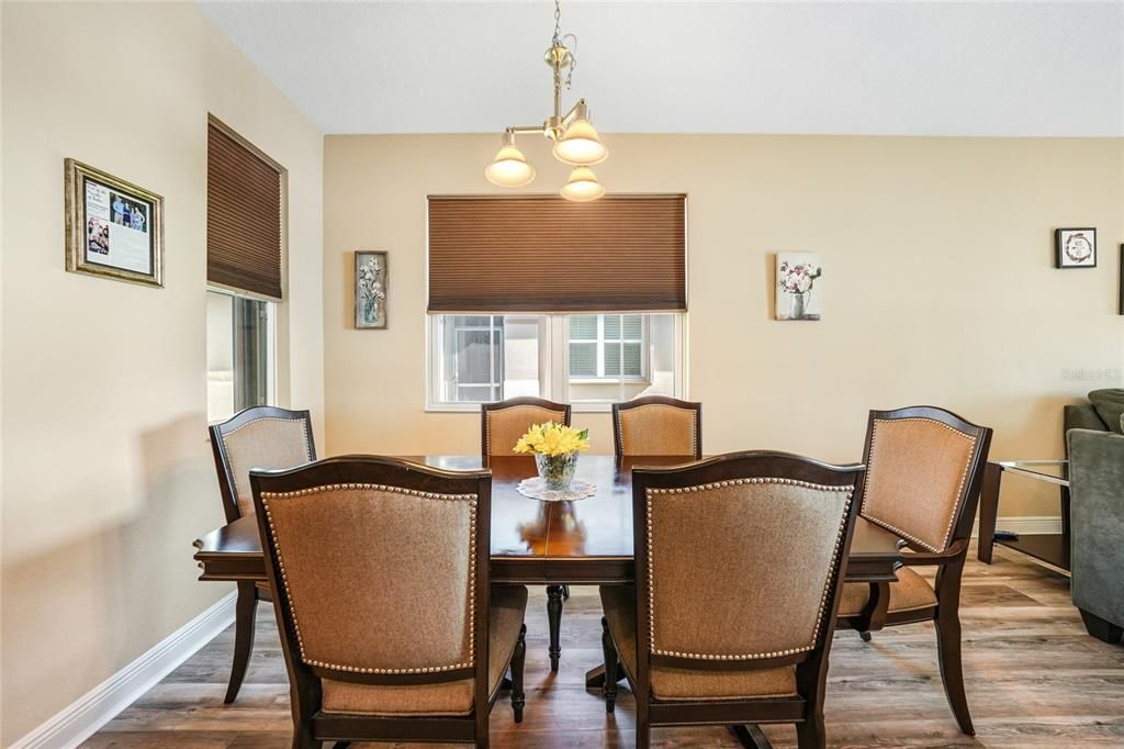 For Sale: $249,000 (2 beds, 2 baths, 1311 Square Feet)