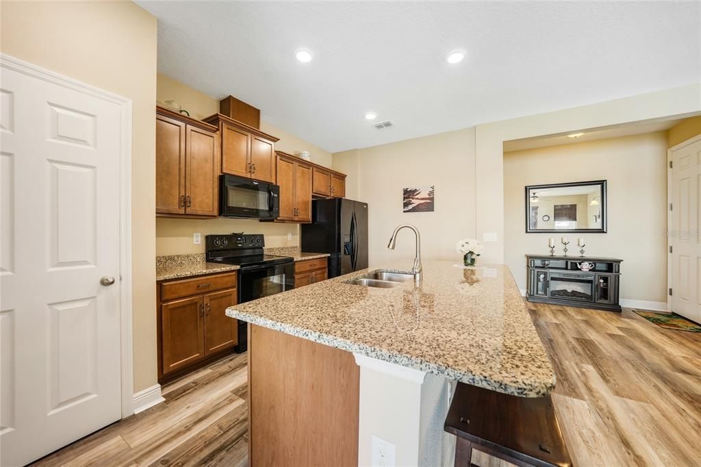 For Sale: $249,000 (2 beds, 2 baths, 1311 Square Feet)