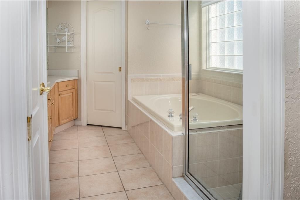 For Sale: $609,500 (3 beds, 2 baths, 1935 Square Feet)