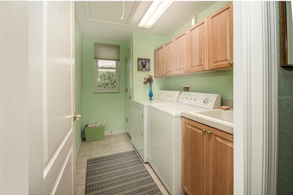 For Sale: $609,500 (3 beds, 2 baths, 1935 Square Feet)