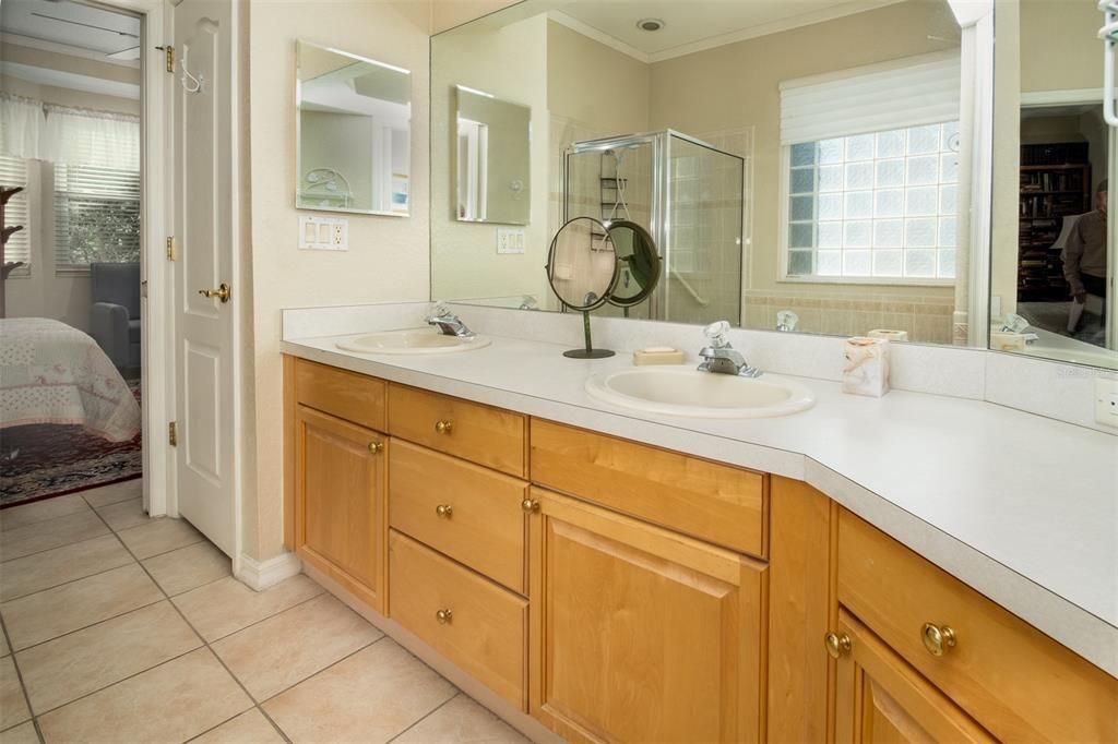 For Sale: $609,500 (3 beds, 2 baths, 1935 Square Feet)