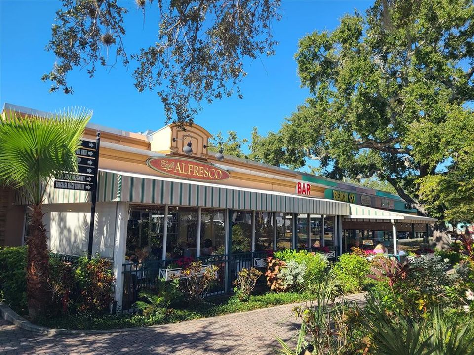 For Sale: $609,500 (3 beds, 2 baths, 1935 Square Feet)