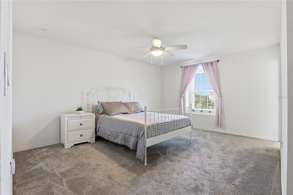 En Venta: $449,000 (3 camas, 2 baños, 1976 Pies cuadrados)