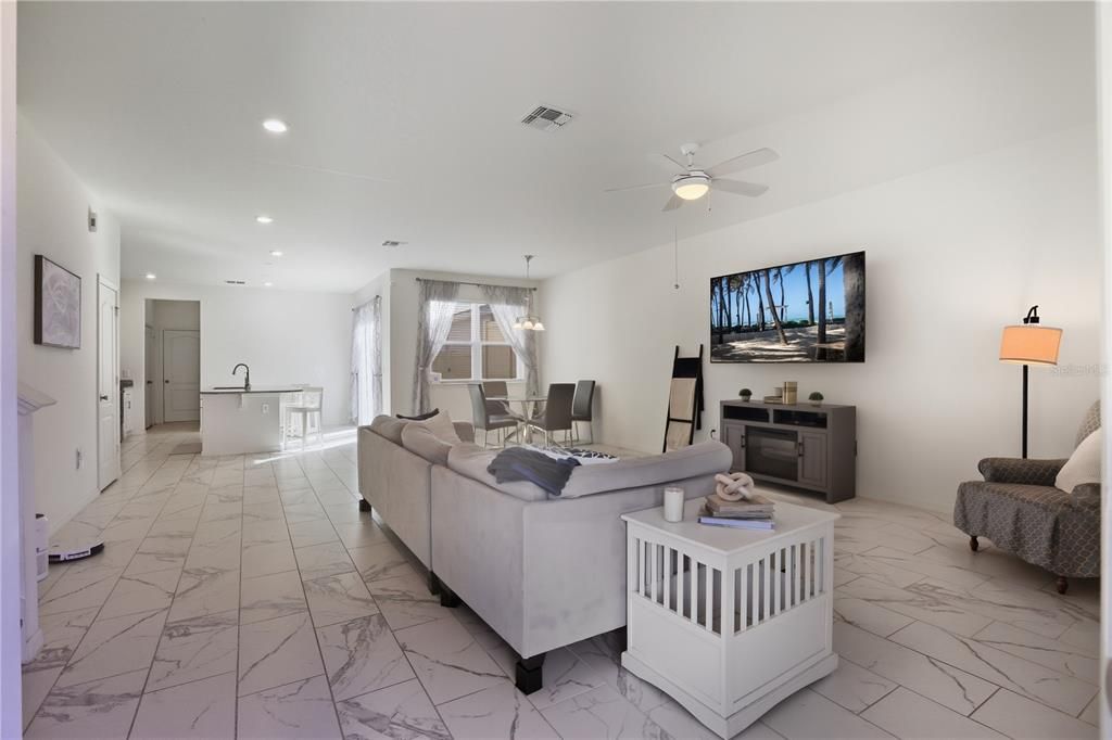 En Venta: $449,000 (3 camas, 2 baños, 1976 Pies cuadrados)