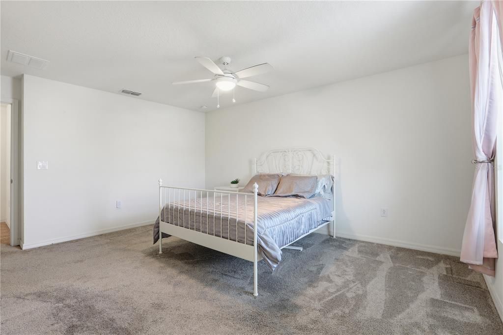 En Venta: $449,000 (3 camas, 2 baños, 1976 Pies cuadrados)