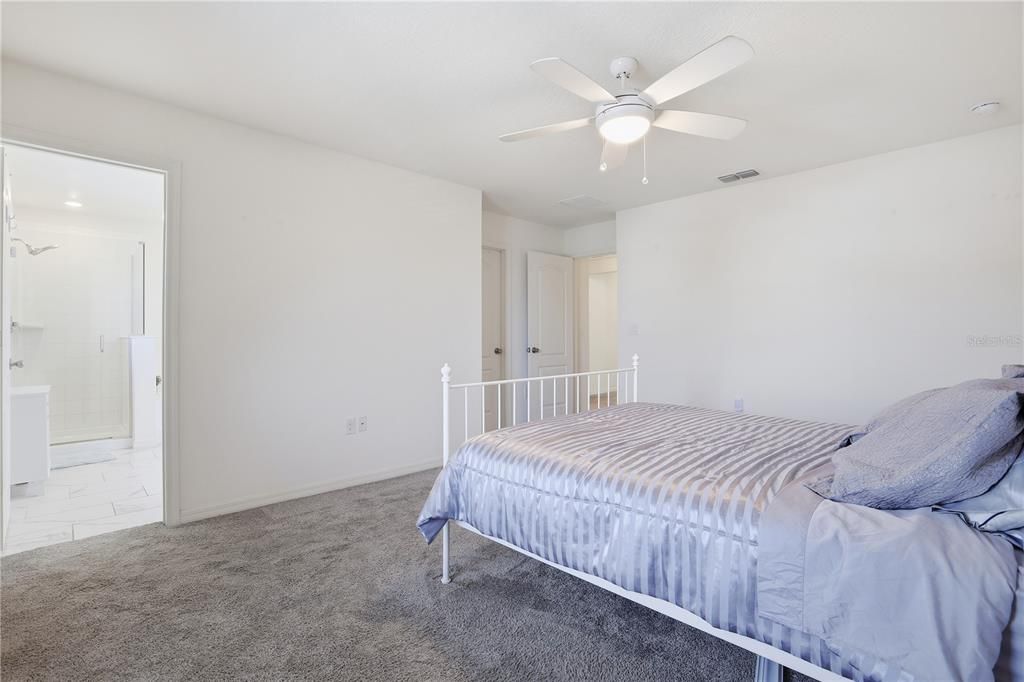 En Venta: $449,000 (3 camas, 2 baños, 1976 Pies cuadrados)