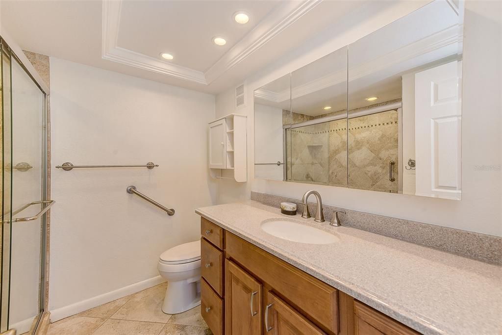 出租: $2,000 (2 贝兹, 2 浴室, 1105 平方英尺)