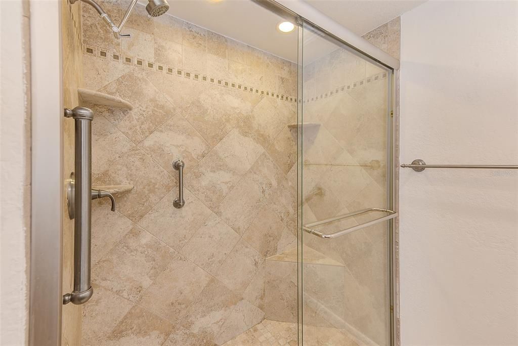 出租: $2,000 (2 贝兹, 2 浴室, 1105 平方英尺)