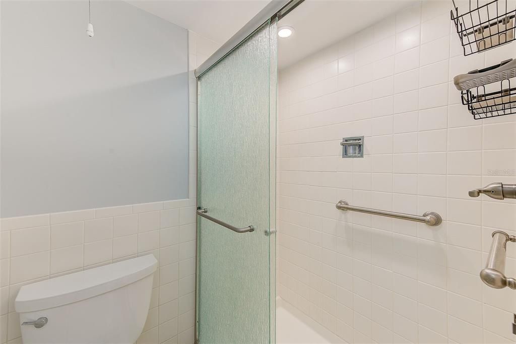 出租: $2,000 (2 贝兹, 2 浴室, 1105 平方英尺)