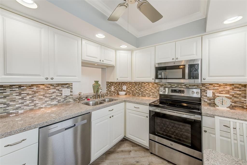 出租: $2,000 (2 贝兹, 2 浴室, 1105 平方英尺)