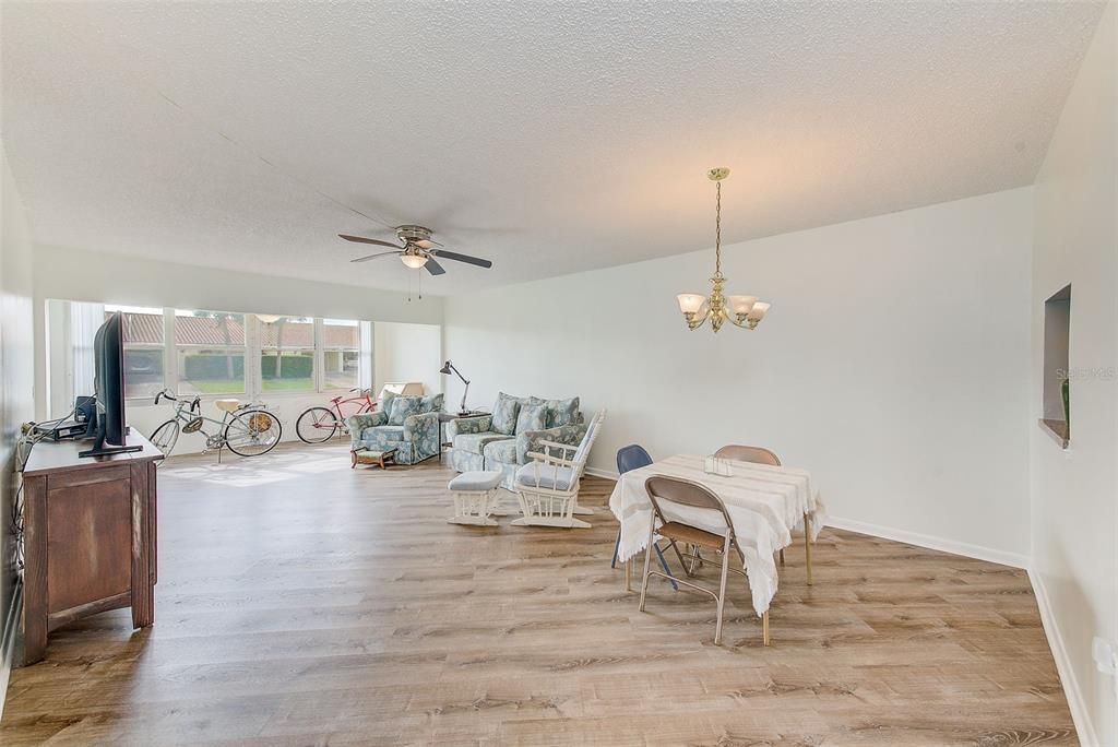 出租: $2,000 (2 贝兹, 2 浴室, 1105 平方英尺)