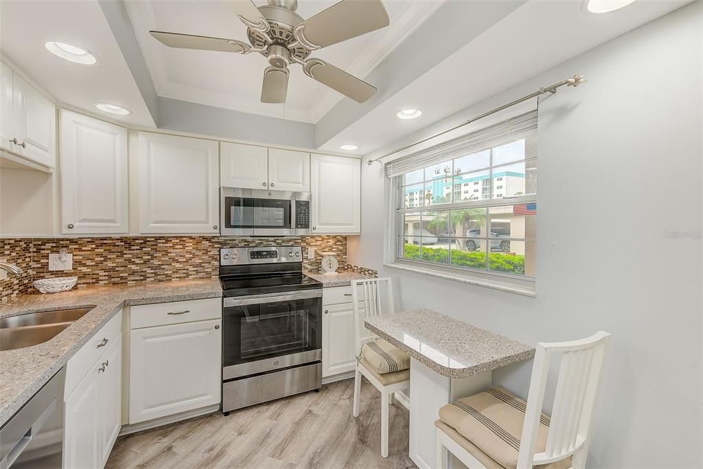 出租: $2,000 (2 贝兹, 2 浴室, 1105 平方英尺)