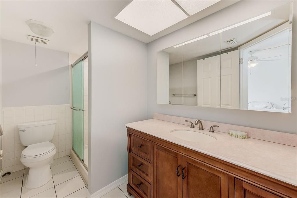 出租: $2,000 (2 贝兹, 2 浴室, 1105 平方英尺)