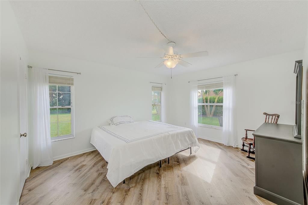 出租: $2,000 (2 贝兹, 2 浴室, 1105 平方英尺)