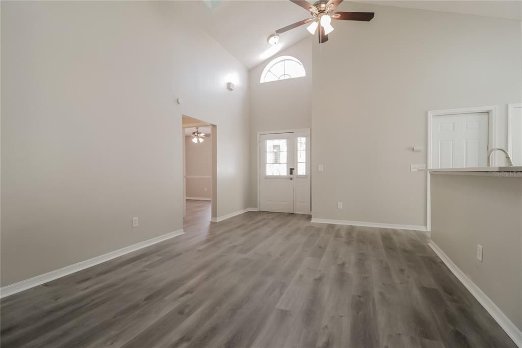 出租: $2,500 (3 贝兹, 2 浴室, 1243 平方英尺)