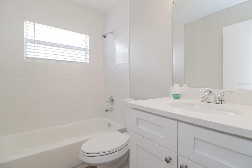 出租: $2,500 (3 贝兹, 2 浴室, 1243 平方英尺)