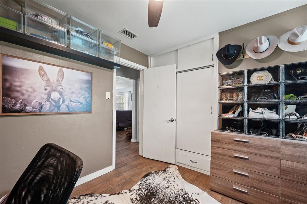 For Sale: $318,000 (3 beds, 1 baths, 1170 Square Feet)