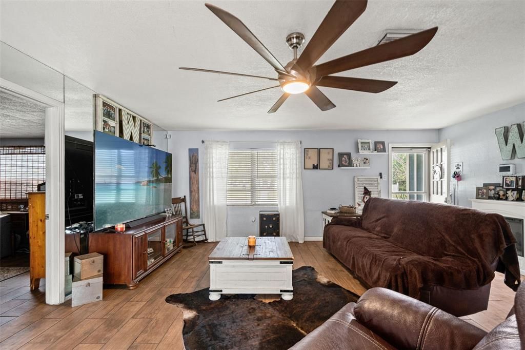 For Sale: $318,000 (3 beds, 1 baths, 1170 Square Feet)