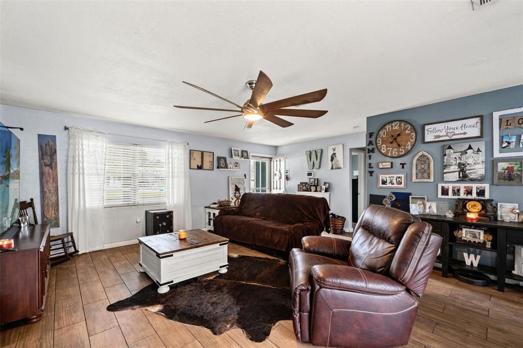 For Sale: $318,000 (3 beds, 1 baths, 1170 Square Feet)