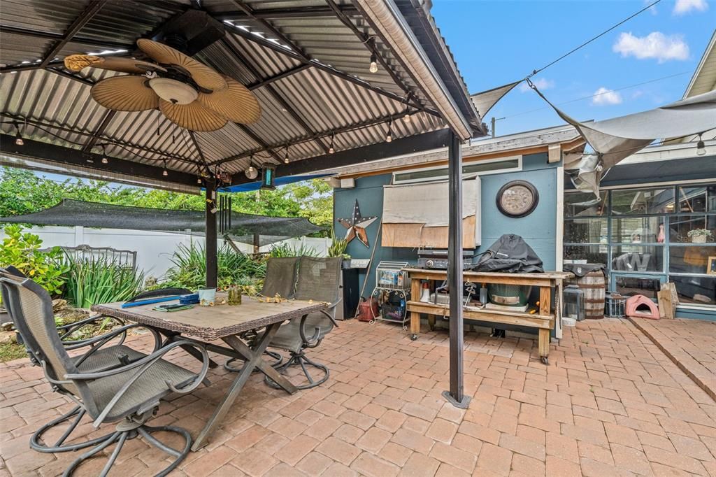 For Sale: $318,000 (3 beds, 1 baths, 1170 Square Feet)