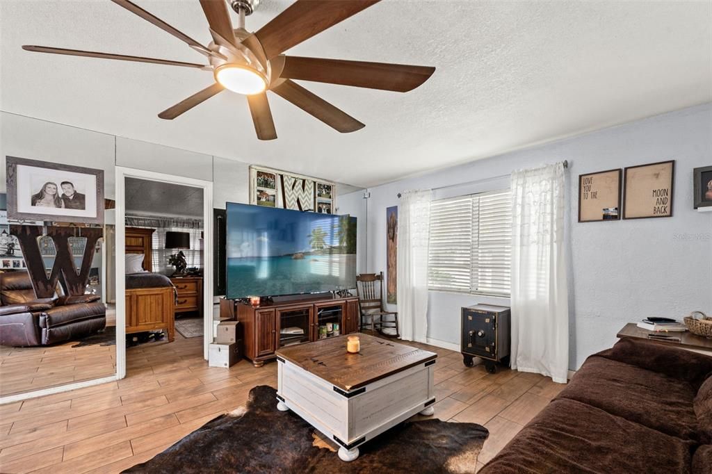 For Sale: $318,000 (3 beds, 1 baths, 1170 Square Feet)