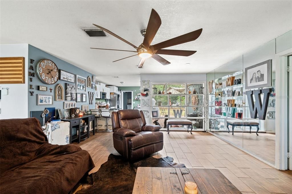 For Sale: $318,000 (3 beds, 1 baths, 1170 Square Feet)