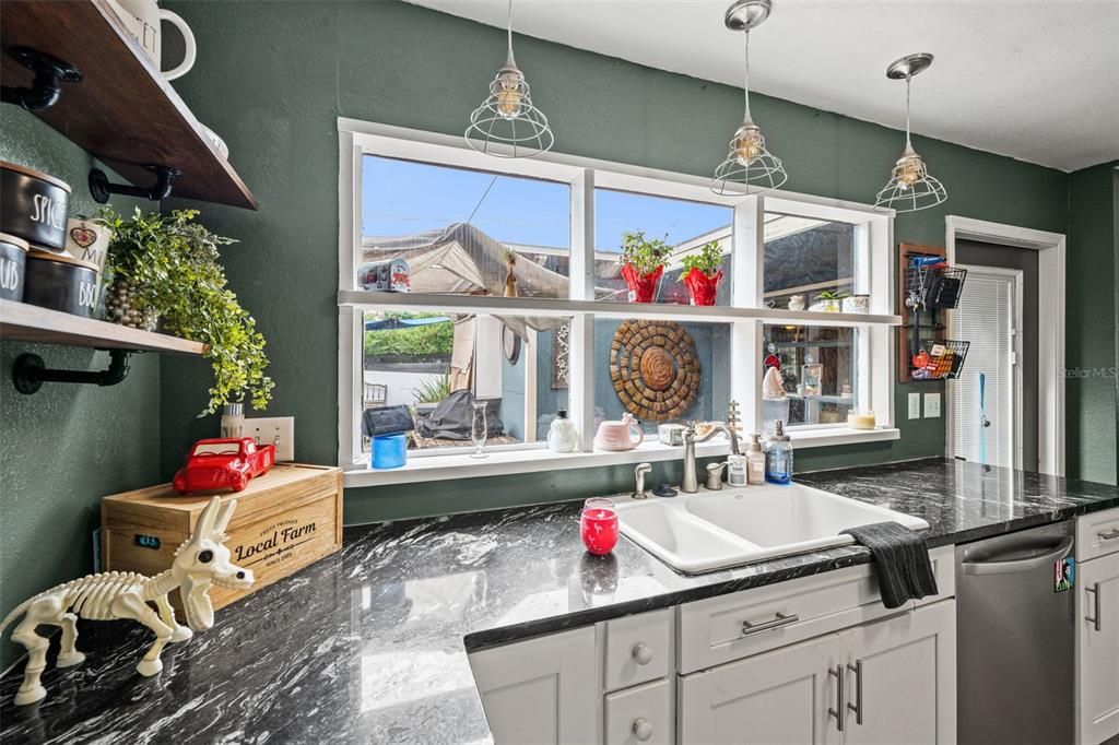 For Sale: $318,000 (3 beds, 1 baths, 1170 Square Feet)