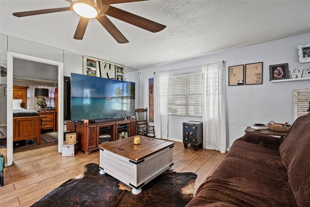 For Sale: $318,000 (3 beds, 1 baths, 1170 Square Feet)