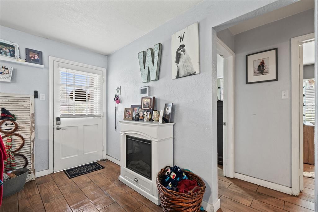 For Sale: $318,000 (3 beds, 1 baths, 1170 Square Feet)