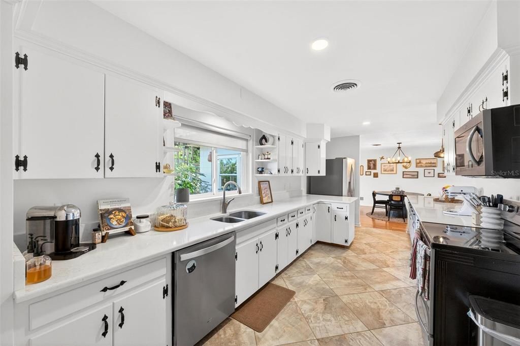 For Sale: $447,500 (2 beds, 2 baths, 1741 Square Feet)