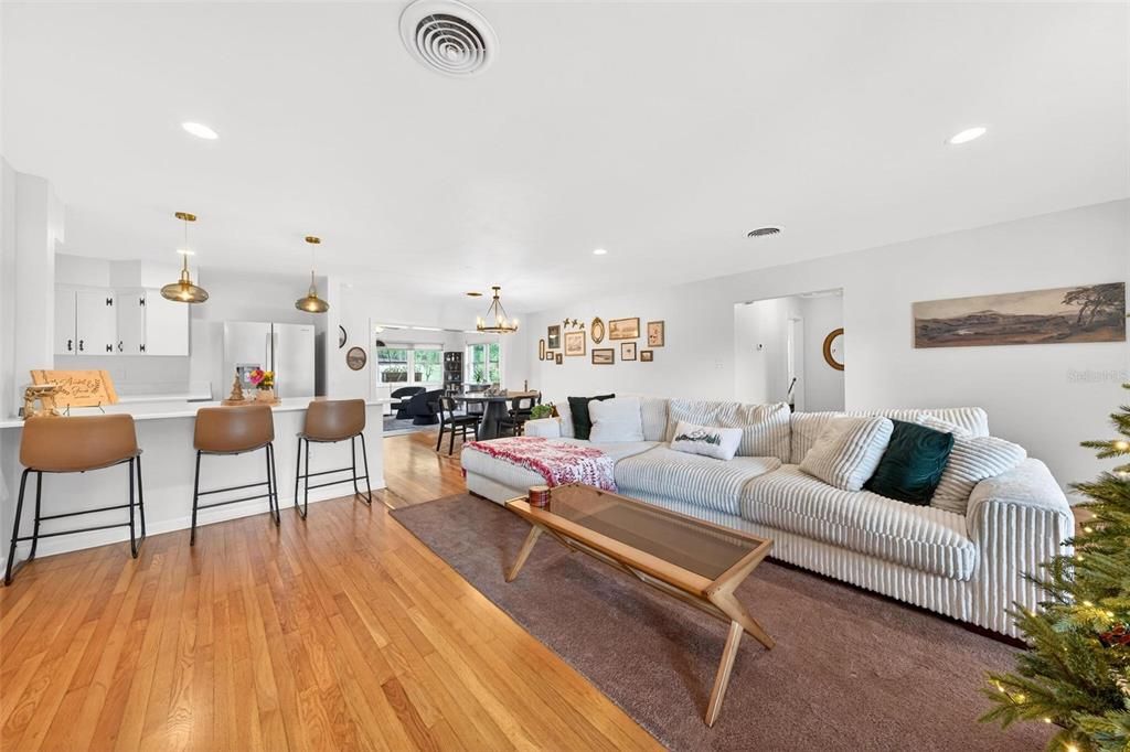 For Sale: $447,500 (2 beds, 2 baths, 1741 Square Feet)