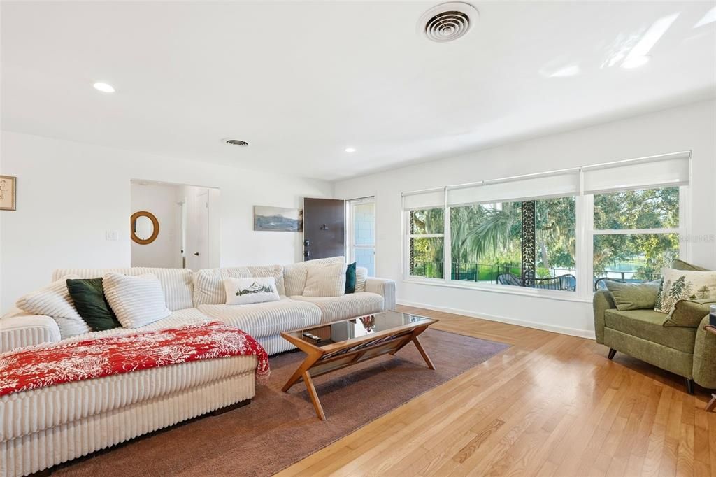 For Sale: $447,500 (2 beds, 2 baths, 1741 Square Feet)