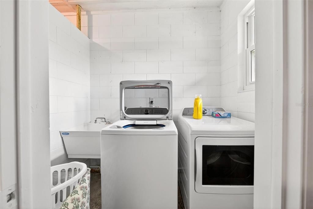 For Sale: $447,500 (2 beds, 2 baths, 1741 Square Feet)