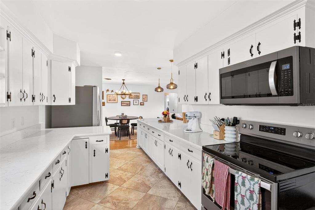 For Sale: $447,500 (2 beds, 2 baths, 1741 Square Feet)