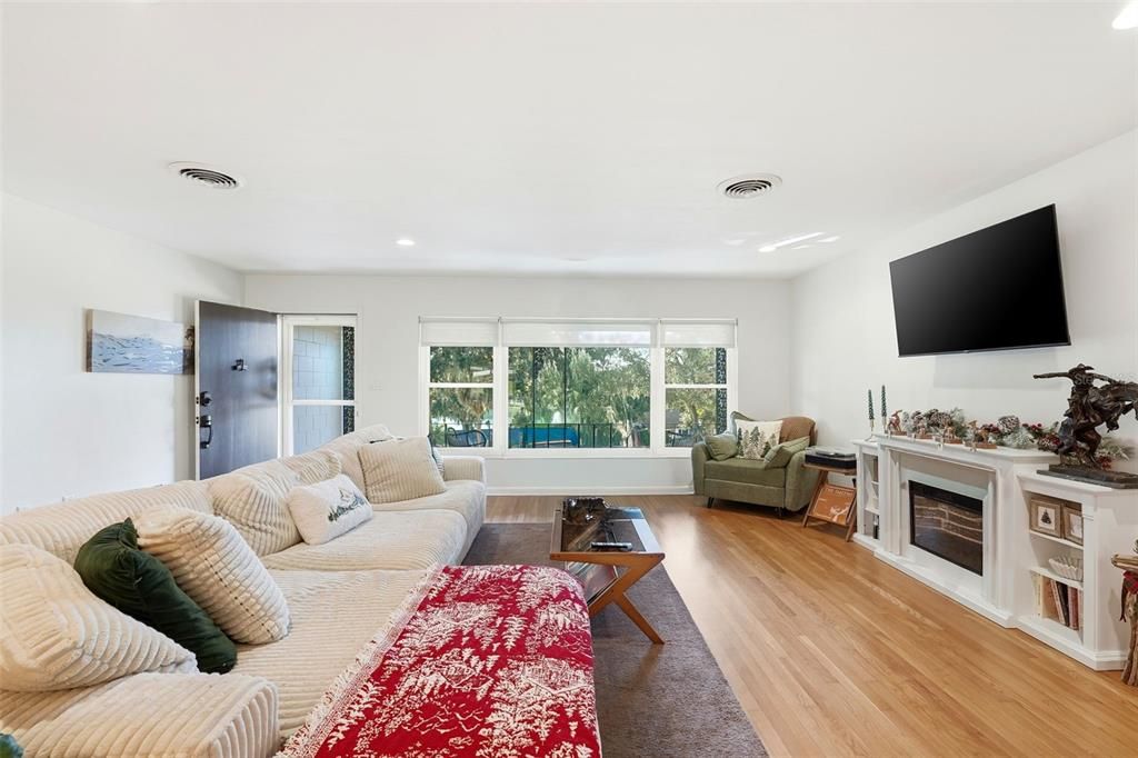 For Sale: $447,500 (2 beds, 2 baths, 1741 Square Feet)