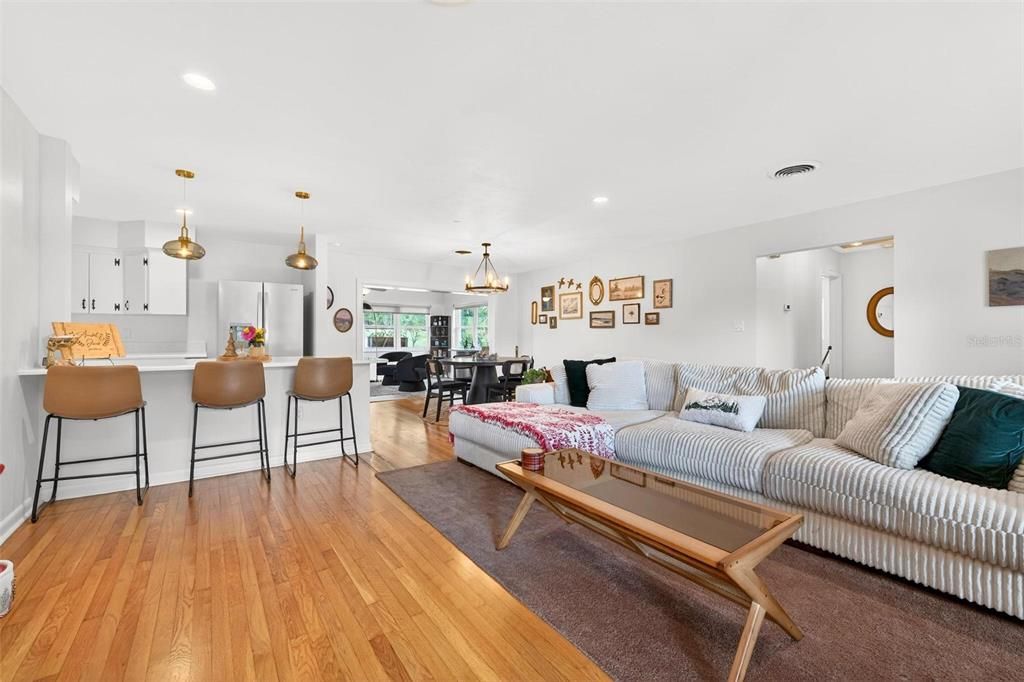 For Sale: $447,500 (2 beds, 2 baths, 1741 Square Feet)