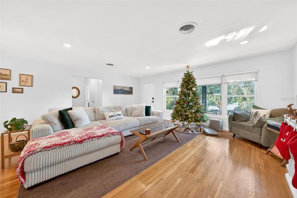 For Sale: $447,500 (2 beds, 2 baths, 1741 Square Feet)